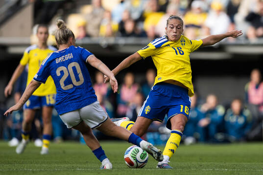 Giada Greggi of Italy and Filippa Angeldahl of Sweden