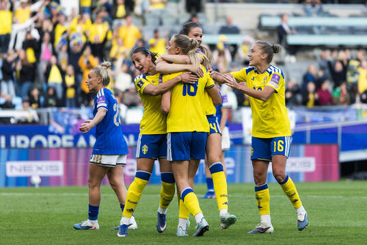 Fridolina Rolfö of Sweden celebrates with Rosa Kafaji,