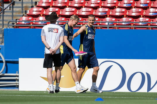 Head coach Graham Potter, Herman Johansson and Gustaf