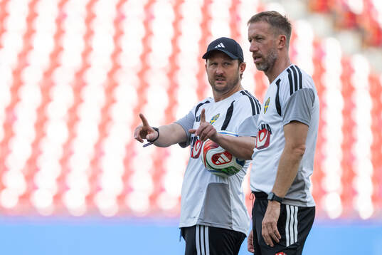 Assistant coach Björn Hamberg and head coach Graham Potter