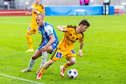 IFK Norrköpings Ryan Nelson och Oddevolds Gabriel Sandberg