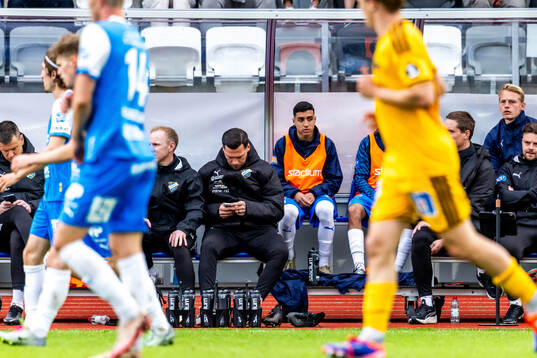 Oddevolds Ahmad-Daniel Alsaady på bänken