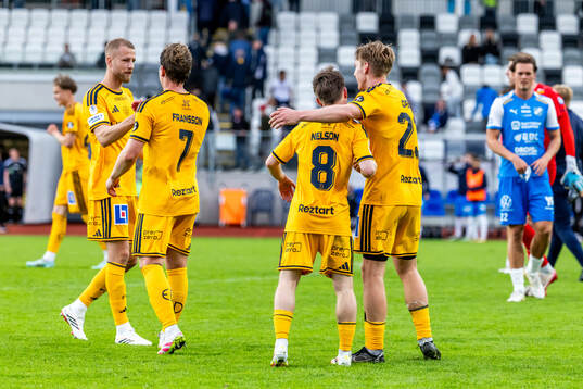 IFK Norrköpings spelare jublar