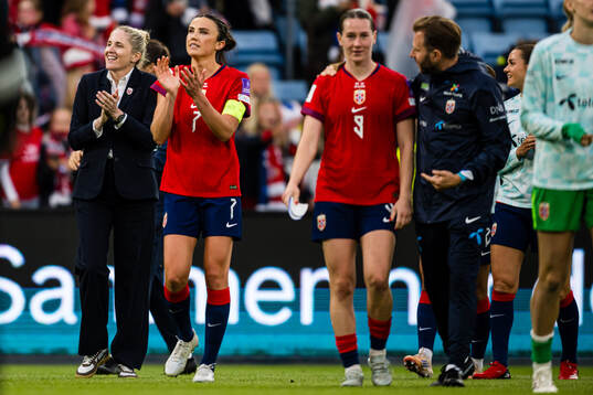 Head coach Gemma Grainger and Ingrid Engen of Norway