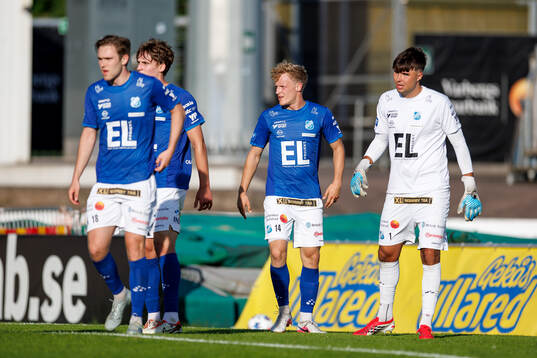 Norrbys Olle Backlund och målvakt Sebastian Banozic