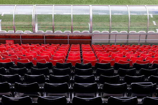 Stolar på läktaren på Behrn Arena