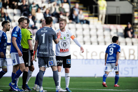 GIF Sundsvalls målvakt Jonas Olsson och Örebros Karl
