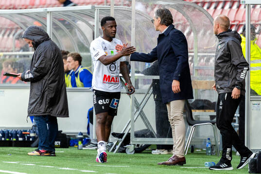 Örebros Manasse Kusu och tränare Rikard Norling