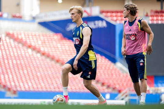 Lucas Bergvall and Carl Starfelt of the Swedish national