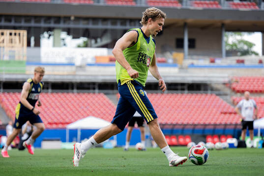 Carl Starfelt of the Swedish national football team at a