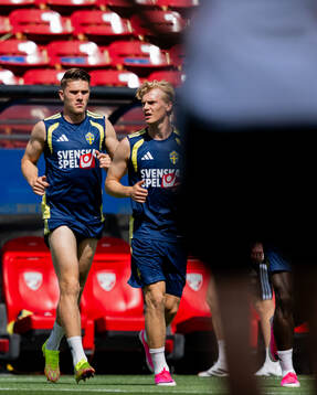 Viktor Gyökeres and Lucas Bergvall of the Swedish national