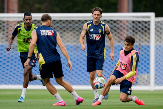 Alexander Isak, Mattias Svanberg and Yasin Ayari of the