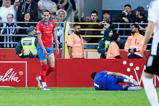 Helsingborgs Ervin Gigovic och Landskronas målvakt Amr