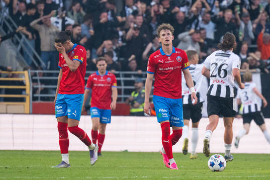 Helsingborgs Ervin Gigovic och Alexander Johansson deppar