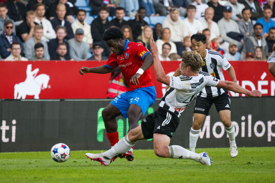 Helsingborgs Kevin Nyarko och Landskronas Gustaf Bruzelius