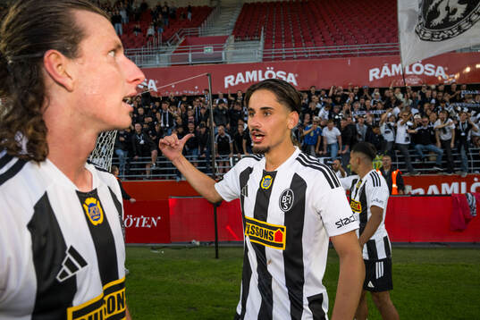 Landskronas Andreas Murbeck och Enes Hebibovic jublar