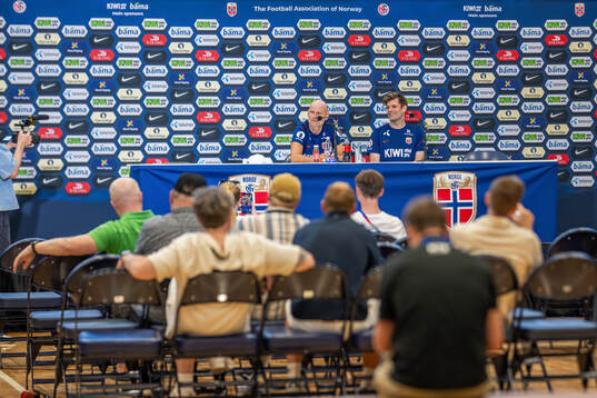 Head coach Ståle Solbakken and press officer Morten