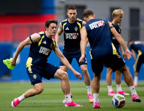 Elliot Stroud and Gabriel Gudmundsson of the Swedish