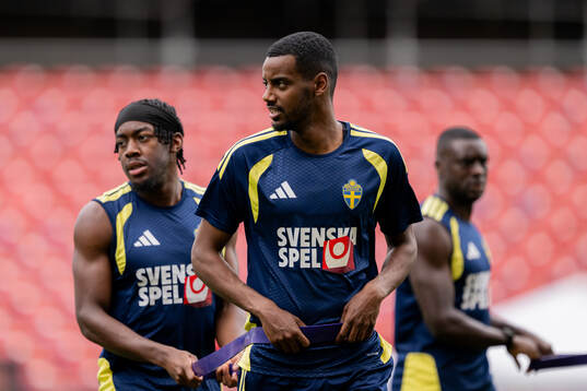 Anthony Elanga and Alexander Isak of the Swedish national