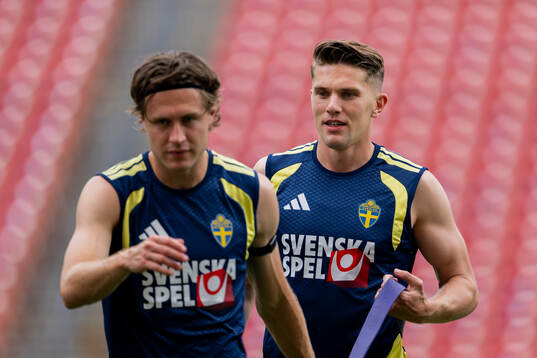 Mattias Svanberg and Viktor Gyökeres of the Swedish