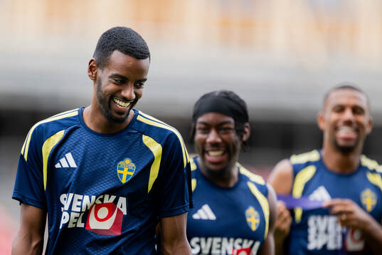 Alexander Isak and Anthony Elanga of the Swedish national