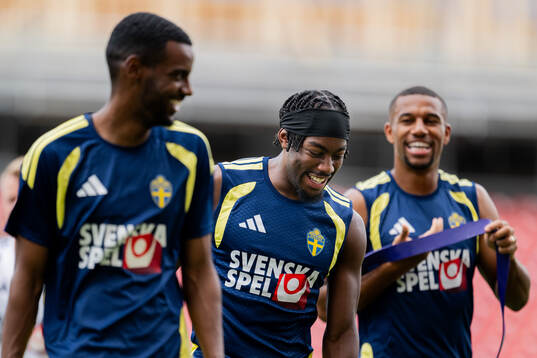 Alexander Isak, Anthony Elanga and Isak Hien of the Swedish