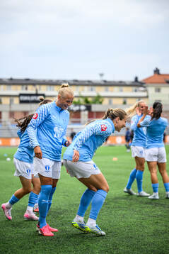 Malmö FFs Wilma Carlsson och Courtney Nevin