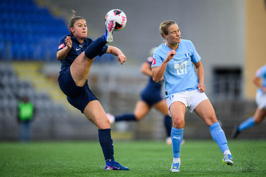 Eskilstuna United DFFs Bella Sember och Malmö FFs Courtney