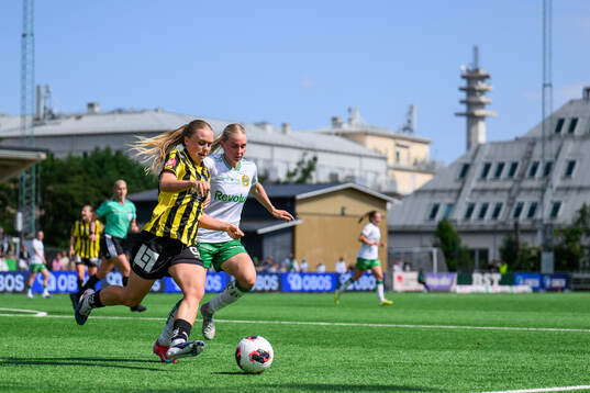 Häckens Pernille Sanvig och Hammarbys Emilie Joramo