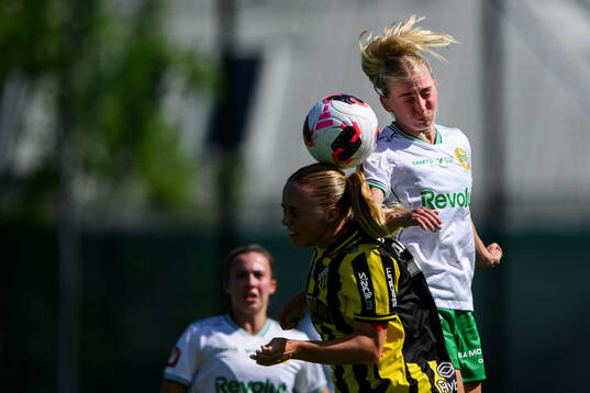 Häckens Pernille Sanvig och Hammarbys Emilie Joramo