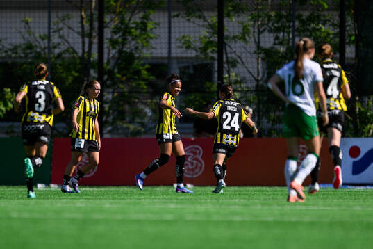 Häckens Felicia Schröder jublar efetr 0-1