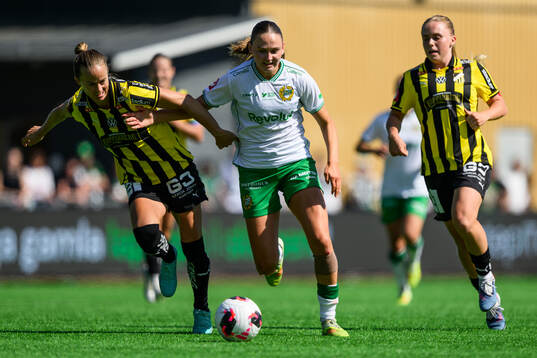 Hammarbys Vilde Hasund mot Häckens h<ä3<och Pernille