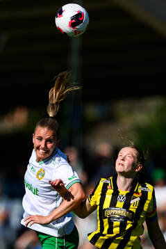 Hammarbys Gudrun Arnardottir och Häckens Emma Östlund