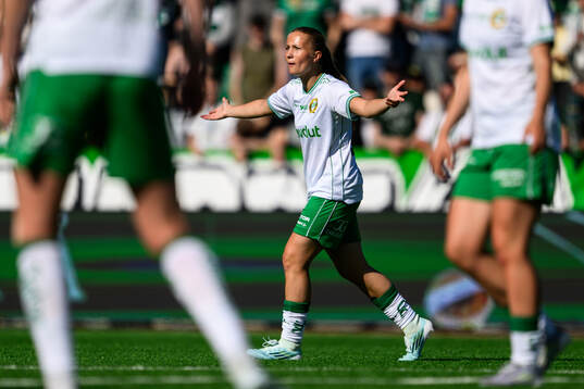 Hammarbys Fanny Peterson reagerar
