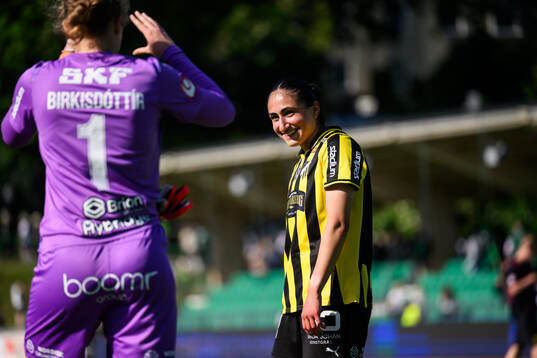 Häckens Nesrin Akgun jublar
