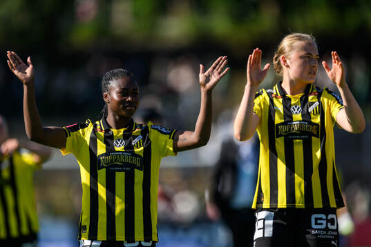 Häckens Monica Jusu Bah och Paulina Nyström