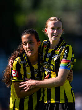Häckens Delaney Matriano och Emma Östlund