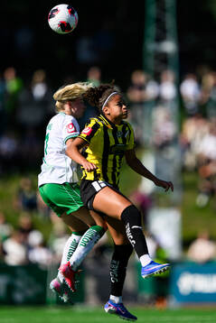 Hammarbys Emilie Joramo och Häckens Felicia Schröder