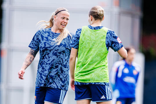 Djurgårdens Therese Åsland och Nanne Ruuskanen