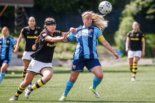 AIKs Olivia Garcia och Djurgårdens Therese Åsland