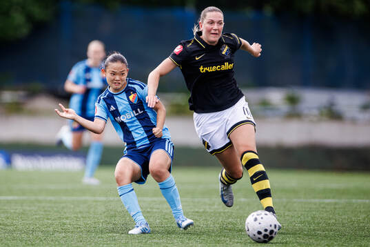 Djurgårdens Urara Watanabe och AIKs Jennie Nordin