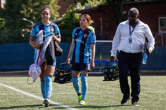 Djurgårdens Camille Ashe, Maho Hirosawa och sportchef Jean