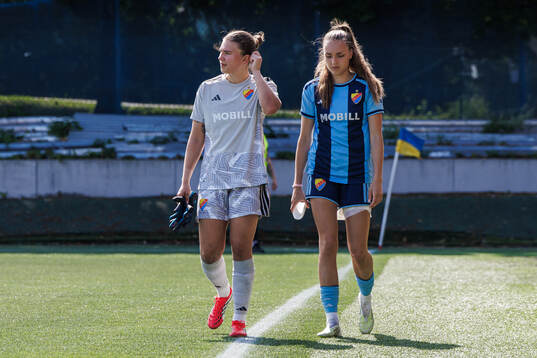 Djurgårdens målvakt Anna Aurora Koivunen och Selma Larsen