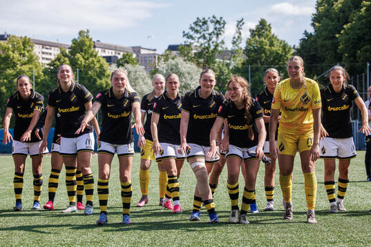 AIKs Ida Björnberg, Ellie Junetoft, Olivia Garcia och