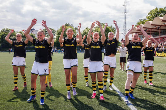 AIKs Nova Selin, Ida Björnberg, Jennie Nordin och Ellie