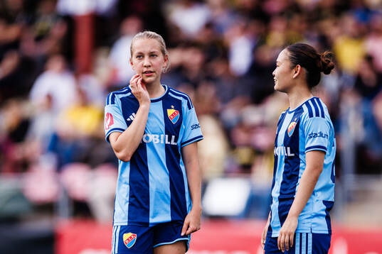 Djurgårdens Sara Eriksson och Urara Watanabe deppar