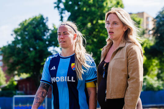Djurgårdens Therese Åsland och Mimmi Wahlström