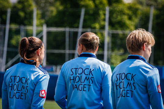 Djurgårdens spelare med inmarschjackor