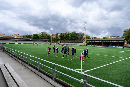 Rosengårds spelare värmer upp
