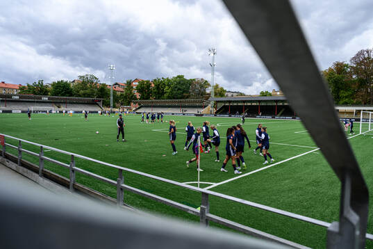Rosengårds spelare värmer upp